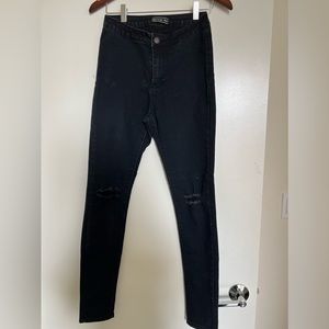 Lulus distressed black jeans.